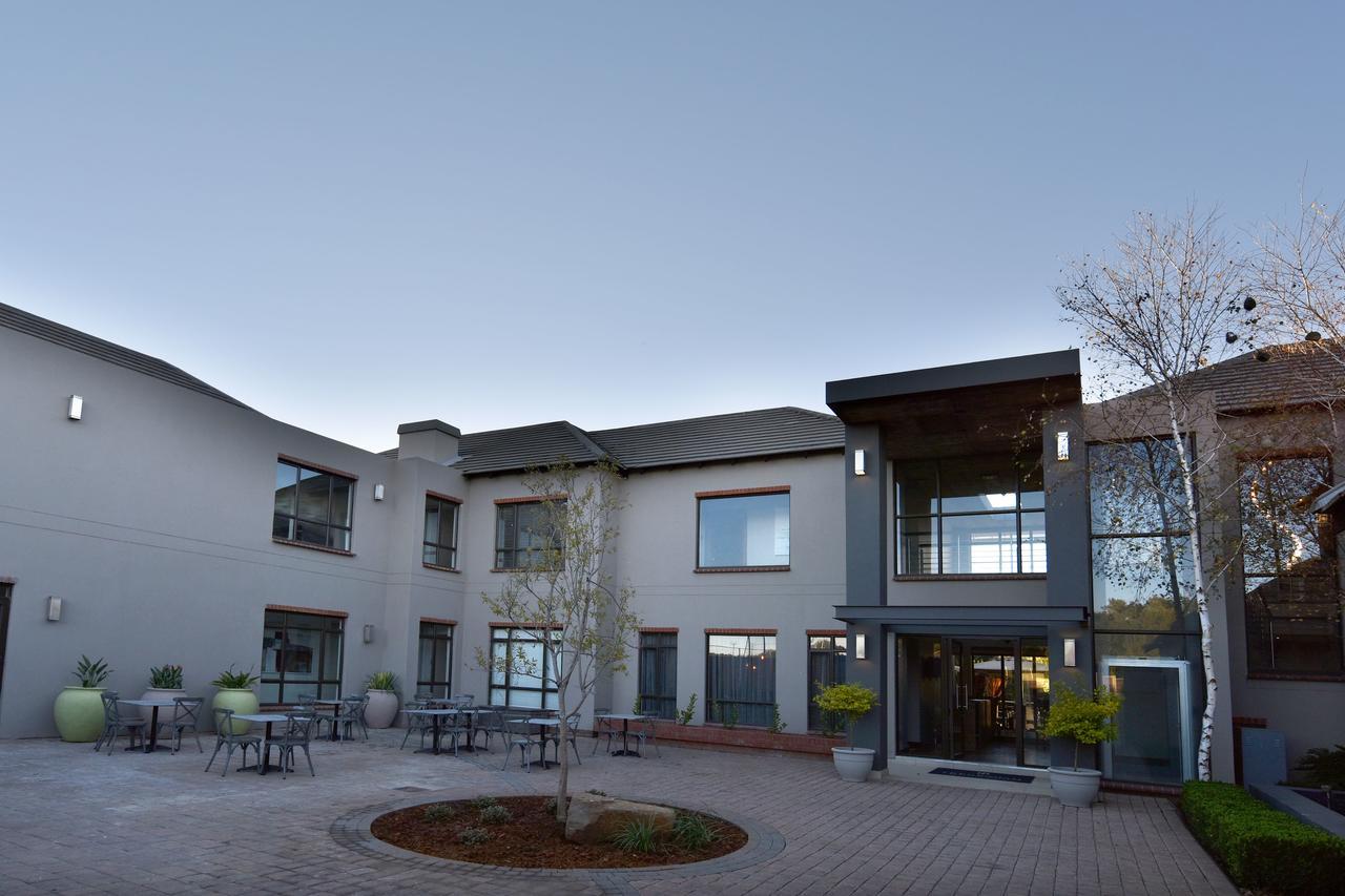 Tredenham Boutique Hotel Bloemfontein Eksteriør bilde The courtyard of the new building