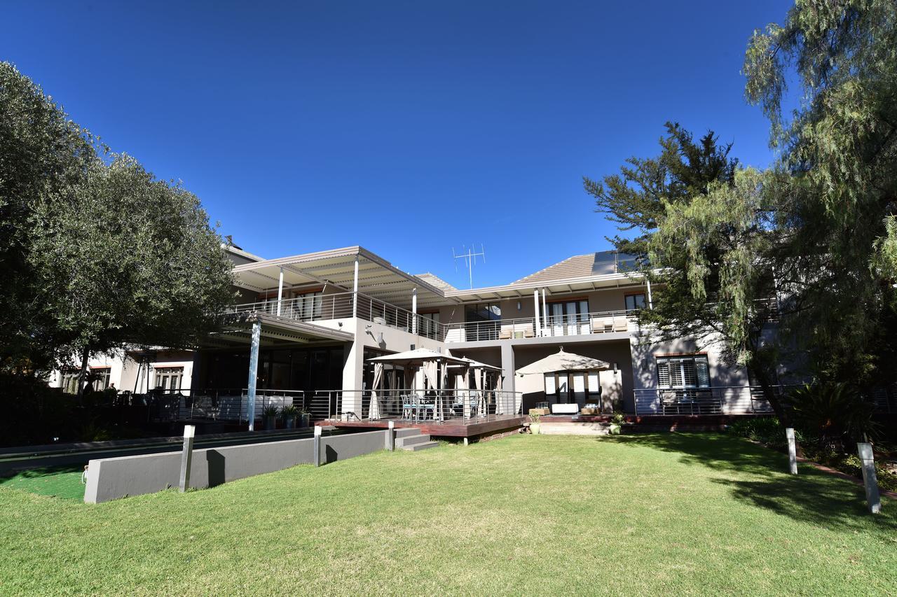 Tredenham Boutique Hotel Bloemfontein Eksteriør bilde The clubhouse at the Royal Perth Golf Club